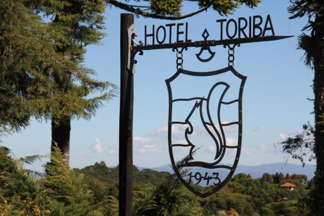 Hotel Toriba, em Campos do Jordão, São Paulo    <a href="https://www.booking.com/hotel/br/toriba.pt-br.html?aid=332455&label=viagemabril-g4rToriba" rel="Clique aqui" target="_blank">BOOKING.COM: veja os preços do hotel Toriba e faça a sua reserva</a>