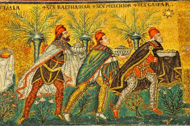 Esta representação dos três reis magos na catedral de Ravenna, Itália, é um dos mais importantes testemunhos - por conta de suas vestes, de que eles vieram da Pérsia