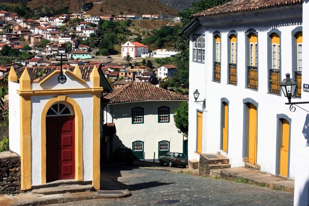 Fundada no fim do século 17, a cidade é tombada como Patrimônio Cultural da Humanidade pela Unesco e preserva um dos mais belos conjuntos arquitetônicos do país, com casarões, igrejas e palácios construídos durante o Ciclo do Ouro