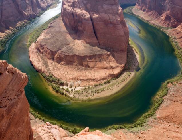 O Grand Canyon, nos arredores de Las Vegas, tem 446 quilômetros de extensão e platôs que chegam a quase 2 mil metros de altura. Imponente, ele é o cânion mais famoso dos Estados Unidos e está entre os mais importantes do mundo