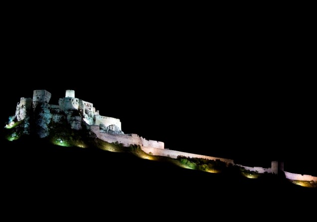 Localizado no topo de uma montanha, na região da cidade de Košice, o Castelo de Spiš é considerado uma das atrações mais imperdíveis do país. Suas ruínas estão entre as maiores e mais bem conservadas da Europa 