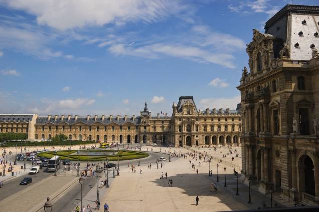 O Musée du Louvre, palácio do século 12, foi convertido na Meca da arte em 1793, quatro anos após a Revolução Francesa