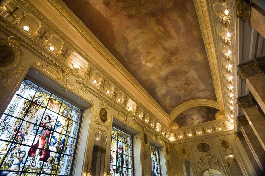 "A Música", obra de Eliseu Visconti, adorna o teto do foyer do balcão nobre do <a href="https://viajeaqui.abril.com.br/estabelecimentos/br-rj-rio-de-janeiro-atracao-theatro-municipal" rel="Theatro Municipal" target="_blank">Theatro Municipal</a>, no <a href="https://viajeaqui.abril.com.br/cidades/br-rj-rio-de-janeiro" rel="Rio de Janeiro" target="_blank">Rio de Janeiro</a>