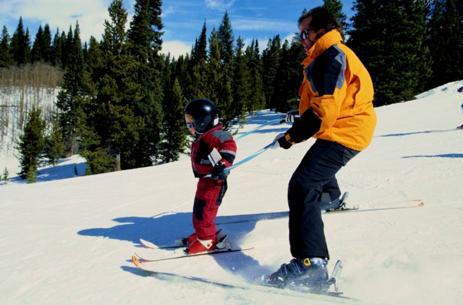 <strong>Vale a pena ter aula?</strong><br /> Com certeza. Não só pelas técnicas que são passadas (como usar os teleféricos, dar impulso, fazer curvas, controlar a velocidade e, muito importante, parar), mas também pelas dicas sobre as pistas locais. Isso é especialmente importante para os já iniciados. Cada montanha do mundo tem suas características, com distintas qualidades de neve (mais seca, mais úmida ou mais dura), pistas mais rápidas, mais lisas ou com a superfície irregular <strong>Vale a pena ter aula?</strong><br /> Com certeza. Não só pelas técnicas que são passadas (como usar os teleféricos, dar impulso, fazer curvas, controlar a velocidade e, muito importante, parar), mas também pelas dicas sobre as pistas locais. Isso é especialmente importante para os já iniciados. Cada montanha do mundo tem suas características, com distintas qualidades de neve (mais seca, mais úmida ou mais dura), pistas mais rápidas, mais lisas ou com a superfície irregular