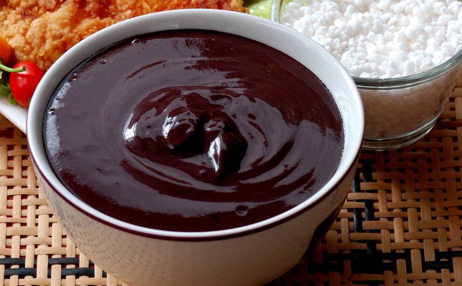 <a href="https://viajeaqui.abril.com.br/materias/12-delicias-da-amazonia?foto=9#9" rel="Açaí"><strong>Açaí</strong></a><br /><br />Pequeno fruto de uma palmeira comum na Floresta Amazônica, o açaí é consumido em todas as regiões do país, mas de formas diferentes. A polpa é consumida na Região Norte com farinha de tapioca ou farinha d´água, feitas de mandioca, e muitas vezes é acompanhamento de refeições com peixe frito ou com charque (carne-seca). Por suas propriedades nutricionais, o açaí se popularizou também em outras regiões do Brasil, mas chega em polpa congelada, que é servida bem doce, misturada com xarope de guaraná, frutas e outros complementos. Quem vive ou vai para <a href="https://viajeaqui.abril.com.br/materias/48-horas-em-belem-do-para" rel="Belém">Belém</a> (PA) deve provar a iguaria no <strong><a href="https://viajeaqui.abril.com.br/estabelecimentos/br-pa-belem-restaurante-point-do-acai" rel="Point do Açaí">Point do Açaí</a> </strong>– o pote de 500 ml com farinha custa R$ 10. <a href="https://viajeaqui.abril.com.br/materias/12-delicias-da-amazonia?foto=9#9" rel="Açaí"><strong>Açaí</strong></a><br /><br />Pequeno fruto de uma palmeira comum na Floresta Amazônica, o açaí é consumido em todas as regiões do país, mas de formas diferentes. A polpa é consumida na Região Norte com farinha de tapioca ou farinha d´água, feitas de mandioca, e muitas vezes é acompanhamento de refeições com peixe frito ou com charque (carne-seca). Por suas propriedades nutricionais, o açaí se popularizou também em outras regiões do Brasil, mas chega em polpa congelada, que é servida bem doce, misturada com xarope de guaraná, frutas e outros complementos. Quem vive ou vai para <a href="https://viajeaqui.abril.com.br/materias/48-horas-em-belem-do-para" rel="Belém">Belém</a> (PA) deve provar a iguaria no <strong><a href="https://viajeaqui.abril.com.br/estabelecimentos/br-pa-belem-restaurante-point-do-acai" rel="Point do Açaí">Point do Açaí</a> </strong>– o pote de 500 ml com farinha custa R$ 10.