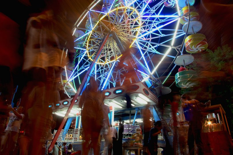 Roda-gigante do arraial de Nazaré, que acontece durante as comemorações do Círio de Nazaré, em Belém, Pará. Roda-gigante do arraial de Nazaré, que acontece durante as comemorações do Círio de Nazaré, em Belém, Pará.
