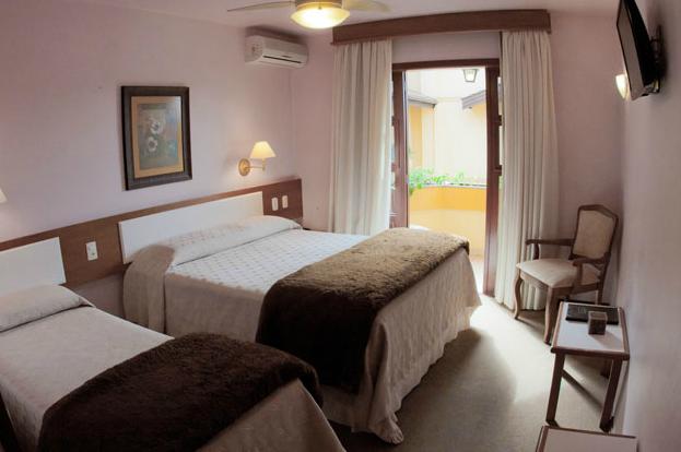 A Pousada Vovó Carolina, em Gramado, possui quartos bem equipados e serviço eficiente