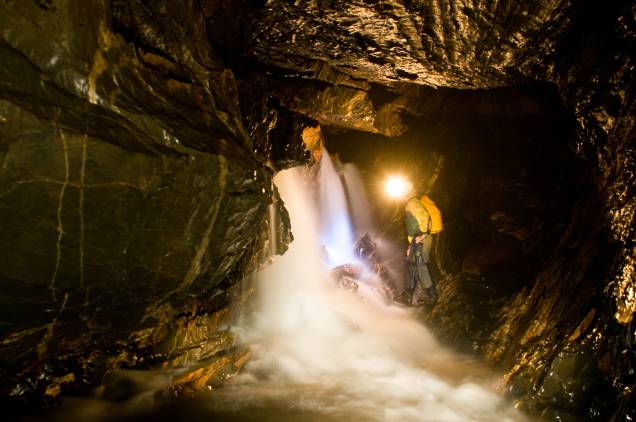 A caverna Água Suja está no caminho da trilha mais famosa do parque, a trilha do Betari