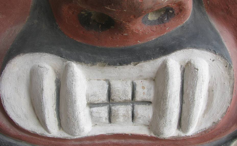 Os dentes arreganhados do deus Ai-apaec: representação simboliza efeitos da ayahuasca, planta alucinógena usada em cerimônias ritualísticas na época dos moches para estabelecer contato com as divindades