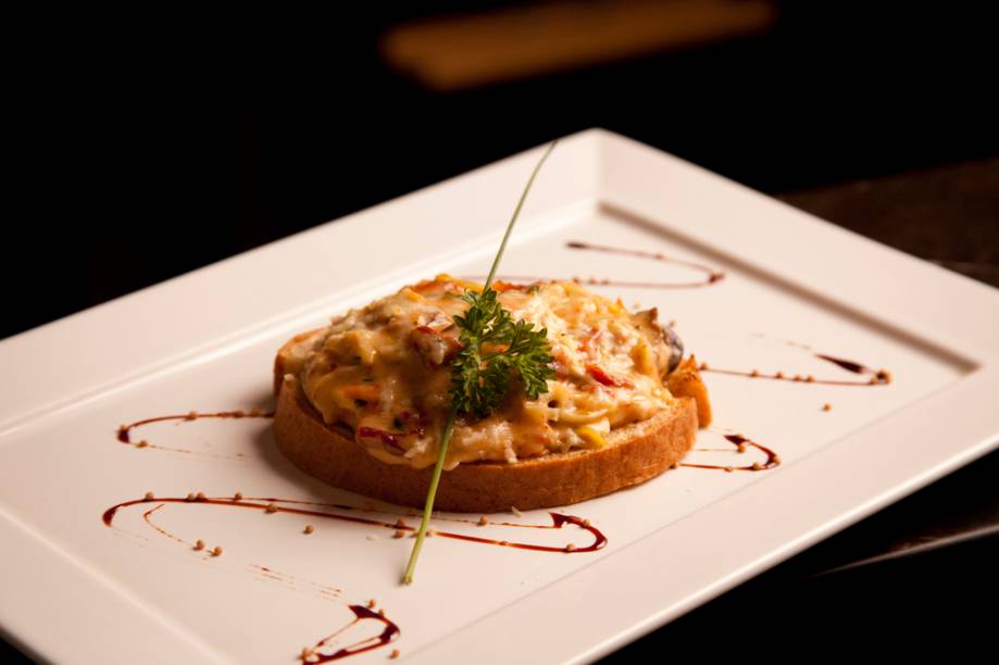 No cardápio do jantar da Rio Restaurant Week, o estrelado <a href="https://viajeaqui.abril.com.br/estabelecimentos/br-rj-rio-de-janeiro-restaurante-alameda" rel="Alameda"><strong>Alameda</strong></a> sugere como entrada os escargots gratinados com alho-porró e tomate seco