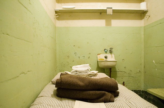 Típico quarto de prisioneiro de Alcatraz, hoje mantido para visitação de turistas
