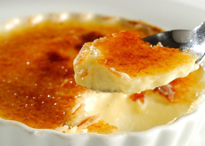 Creme Brulee, típica sobremesa francesa, do<strong> Allez! Allez!</strong>, localizado em <a href="https://viajeaqui.abril.com.br/cidades/br-sp-sao-paulo/" rel="São Paulo" target="_blank">São Paulo</a>