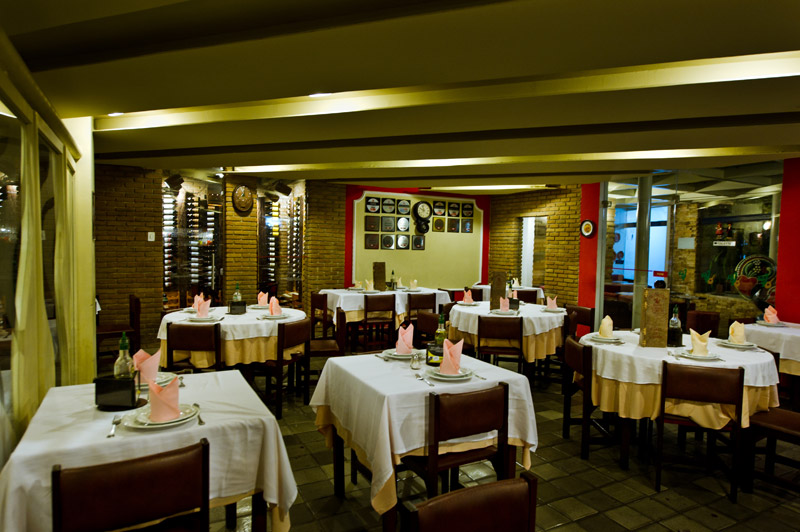 Ambiente do restaurante Recanto Lusitano, em Recife, Pernambuco