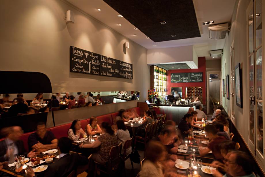 <a href="http://viajeaqui.abril.com.br/estabelecimentos/br-rj-rio-de-janeiro-restaurante-entretapas" rel="Entretapas, Rio de Janeiro:" target="_blank"><strong>Entretapas, Rio de Janeiro:</strong></a> Cervejas ibéricas, sangria, tapas e paella são destaques no menu espanhol do Entretapas.