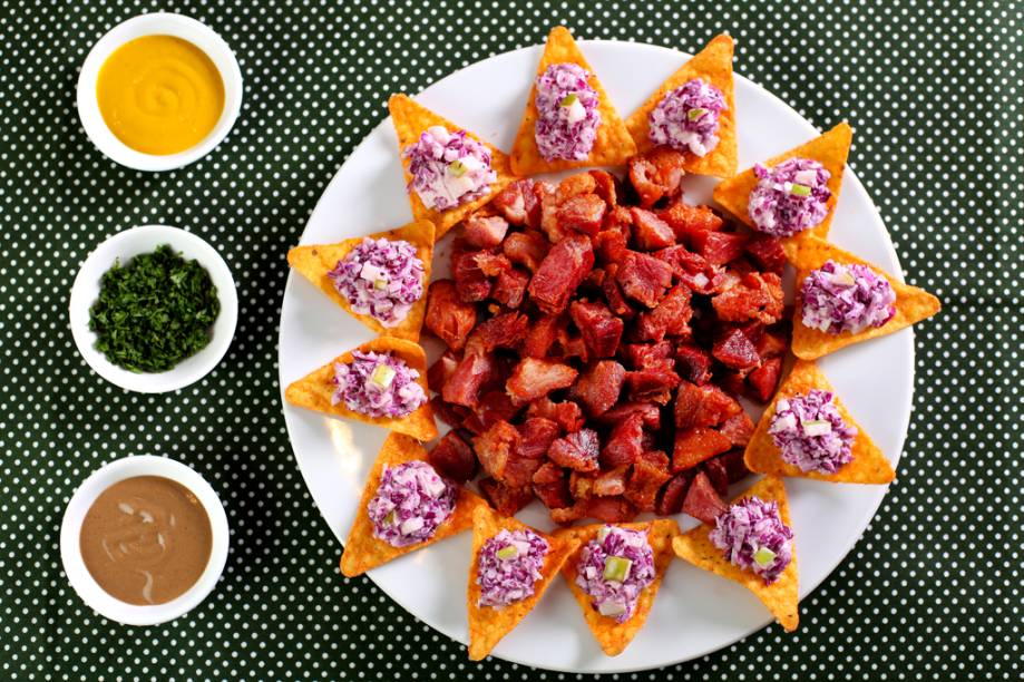 <strong>Amigo Leal</strong>A pedida para o Comida di Buteco é o <strong>Doidera Alemã</strong> - Eisbein (joelho de porco) cozido e frito, acompanhado de canapés com saladinha de repolho roxo, maçã verde e maionese. <br /><strong>Onde: </strong>Rua Amaral Gurgel, 165, Vila Buarque – Tel. (11) 3223-6873<br /><strong>Horário de funcionamento:</strong> segunda a sexta, das 16h30 à 0h. Sábado, das 12h30 à 0h30. Domingo, das 17h30 às 23h30. <strong>Amigo Leal</strong>A pedida para o Comida di Buteco é o <strong>Doidera Alemã</strong> - Eisbein (joelho de porco) cozido e frito, acompanhado de canapés com saladinha de repolho roxo, maçã verde e maionese. <br /><strong>Onde: </strong>Rua Amaral Gurgel, 165, Vila Buarque – Tel. (11) 3223-6873<br /><strong>Horário de funcionamento:</strong> segunda a sexta, das 16h30 à 0h. Sábado, das 12h30 à 0h30. Domingo, das 17h30 às 23h30.