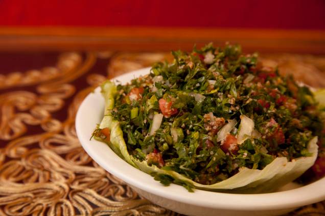 Uma das estradas no almoço da casa <a href="http://viajeaqui.abril.com.br/estabelecimentos/br-rj-rio-de-janeiro-restaurante-amir" rel="Amir"><strong>Amir</strong></a>, servida durante a Rio Restaurant Week, é a salada tabule