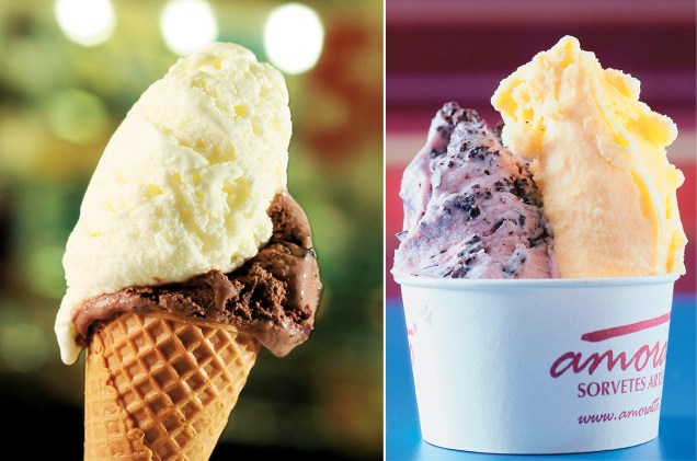 Na foto da esquerda, casquinha com bolas de sorvete de chocolate e tapioca. À direita, um copo com sorvete de morango com pedaços de chocolate e milho verde
