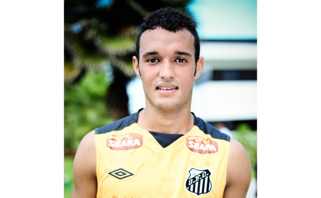 O volante Anderson Carvalho é nascido em Santos, mas viveu em Cubatão, também no litoral paulista