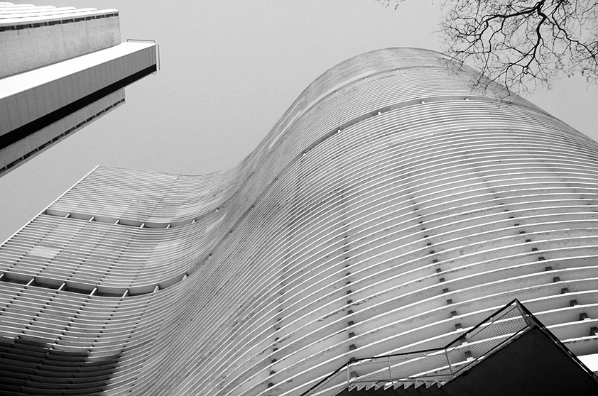 Fabricio Spatti fotografou o edifício Copan, um dos cartões-postais da cidade, idealizado pelo arquiteto Oscar Niemeyer Fabricio Spatti fotografou o edifício Copan, um dos cartões-postais da cidade, idealizado pelo arquiteto Oscar Niemeyer