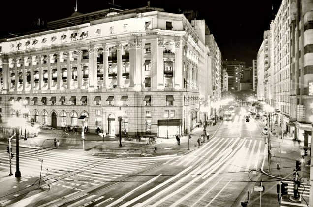 A vista da rua Xavier de Toledo foi fotografada por Igor Pereira, que estava no terraço do Teatro Municipal, no Centro da cidade
