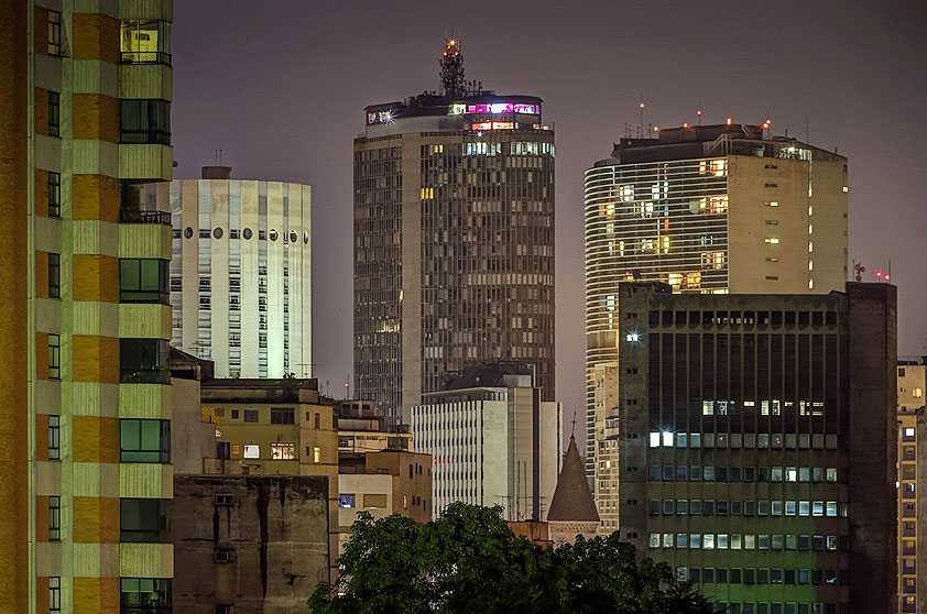 Paulo Albergaria, designer da redação do Guia Quatro Rodas, fotografou o Terraço Itália e os prédios do entorno, no centro de São Paulo Paulo Albergaria, designer da redação do Guia Quatro Rodas, fotografou o Terraço Itália e os prédios do entorno, no centro de São Paulo