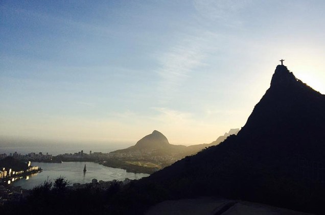 A silhueta do Cristo Redentor aparece na foto de Carla Julio