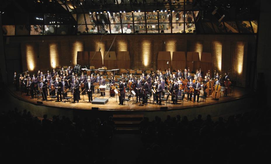 Principal palco do Festival Internacional de Inverno, o Auditório Cláudio Santoro, em Campos do Jordão, recebe espetáculos o ano inteiro