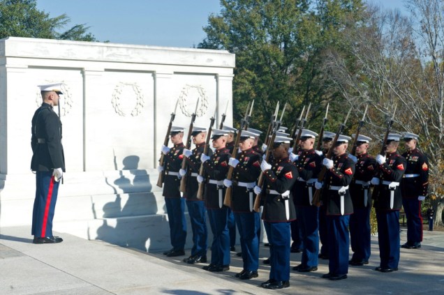 Cerimônia comemorativo aos veteranos enterrados no Cemitério Nacional de Arlington