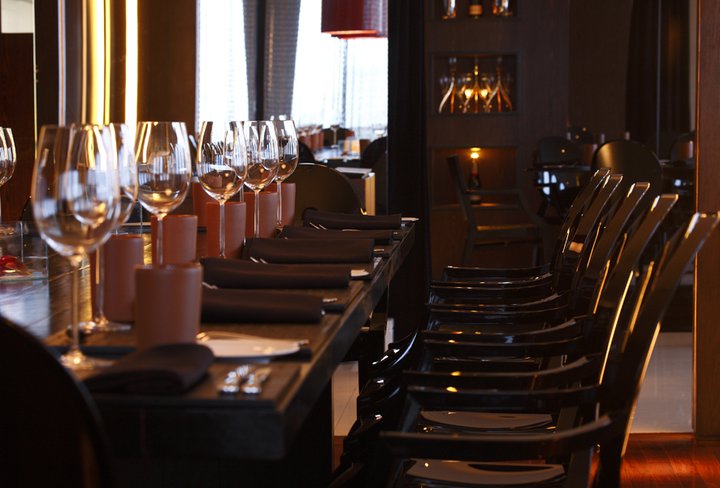 Espaço do restaurante <strong>Arola Vintetres</strong>, localizado no hotel <a href="https://viajeaqui.abril.com.br/estabelecimentos/br-sp-sao-paulo-hospedagem-tivoli-sao-paulo-mofarrej" rel="Tivoli São Paulo Mofarrej" target="_blank">Tivoli São Paulo Mofarrej</a>, em <a href="https://viajeaqui.abril.com.br/cidades/br-sp-sao-paulo/" rel="São Paulo" target="_blank">São Paulo</a> Espaço do restaurante <strong>Arola Vintetres</strong>, localizado no hotel <a href="https://viajeaqui.abril.com.br/estabelecimentos/br-sp-sao-paulo-hospedagem-tivoli-sao-paulo-mofarrej" rel="Tivoli São Paulo Mofarrej" target="_blank">Tivoli São Paulo Mofarrej</a>, em <a href="https://viajeaqui.abril.com.br/cidades/br-sp-sao-paulo/" rel="São Paulo" target="_blank">São Paulo</a>