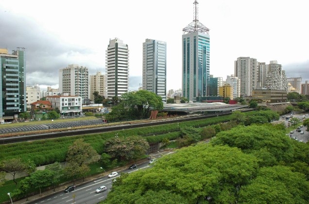 O Centro Cultural São Paulo foi construído para ficar incrustado à beira da via expressa 23 de maio