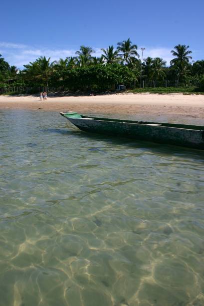 Praia mais próxima do centro, a Mucugê é também a mais estruturada, com barracas que espalham-se pela ampla faixa de areia. No mar, os recifes dão origem a pequenas piscinas naturais, é preciso cuidado para andar por eles