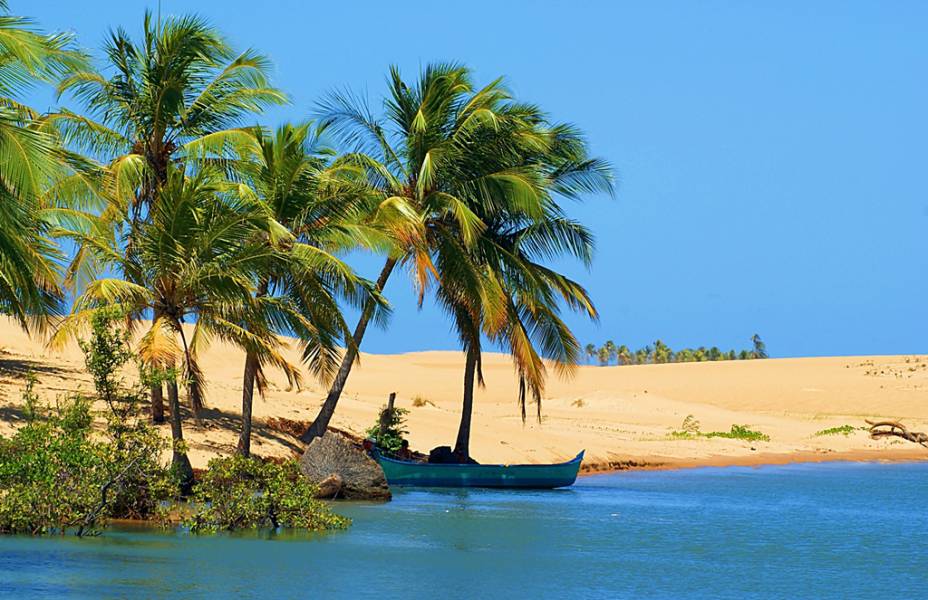 Pescadores na foz do Rio São Francisco, na divisa de <a href="https://viajeaqui.abril.com.br/estados/br-sergipe" rel="Sergipe" target="_blank">Sergipe</a> com <a href="https://viajeaqui.abril.com.br/estados/br-alagoas" rel="Alagoas" target="_blank">Alagoas</a>