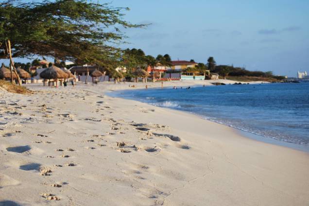 Arashi Beach, uma das melhores praias em Aruba para mergulhar com snorkel