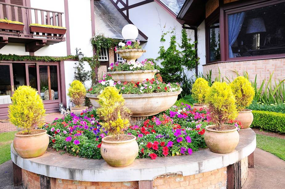 Jardim do hotel, que fica em Campos do Jordão (SP)