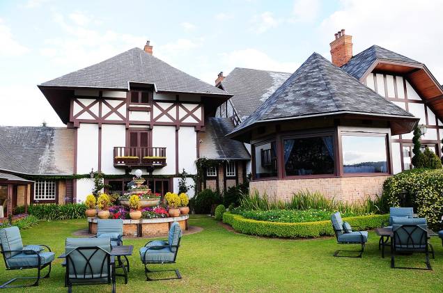 <strong>4. <a href="https://viajeaqui.abril.com.br/estabelecimentos/br-sp-campos-do-jordao-hospedagem-chateau-la-villette" rel="Chateau La Villette" target="_blank">Chateau La Villette</a></strong> Na mansão de estilo normando, não é preciso acordar cedo. Bolos, salgados e a tradicional panqueca de funghi porcini do brunch são servidos quando o hóspede desejar <a href="https://www.booking.com/city/br/campos-do-jordao.pt-br.html?aid=332455&label=viagemabril-camposdojordao" rel="Faça sua reserva em hotéis em Campos do Jordão no Booking.com" target="_blank">Reserve seu hotel em Campos do Jordão no Booking.com</a> <strong>4. <a href="https://viajeaqui.abril.com.br/estabelecimentos/br-sp-campos-do-jordao-hospedagem-chateau-la-villette" rel="Chateau La Villette" target="_blank">Chateau La Villette</a></strong> Na mansão de estilo normando, não é preciso acordar cedo. Bolos, salgados e a tradicional panqueca de funghi porcini do brunch são servidos quando o hóspede desejar <a href="https://www.booking.com/city/br/campos-do-jordao.pt-br.html?aid=332455&label=viagemabril-camposdojordao" rel="Faça sua reserva em hotéis em Campos do Jordão no Booking.com" target="_blank">Reserve seu hotel em Campos do Jordão no Booking.com</a>