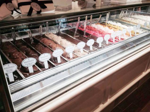 São vinte sabores de sorvetes cremosos, inspirados nas receitas de gelato italiano São vinte sabores de sorvetes cremosos, inspirados nas receitas de gelato italiano