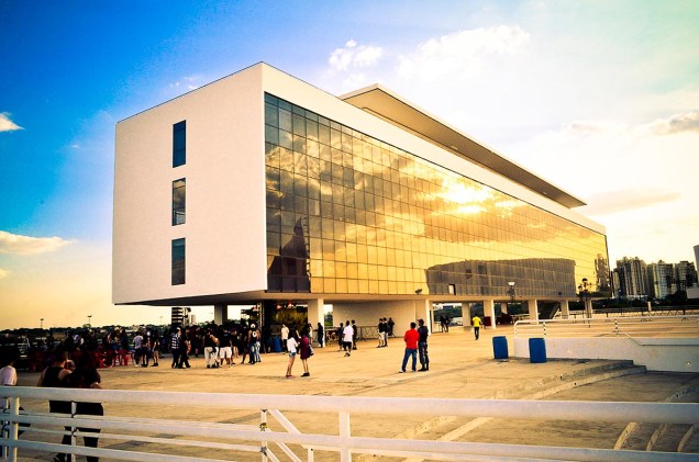 O Centro Cultural Oscar Niemeyer foi projetado pelo arquiteto e recebe eventos o ano todo