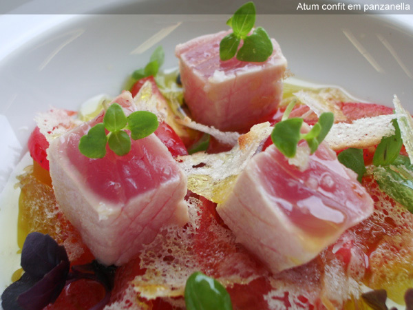 Prato da chef Roberta Sudbrack: atum confit em panzanella