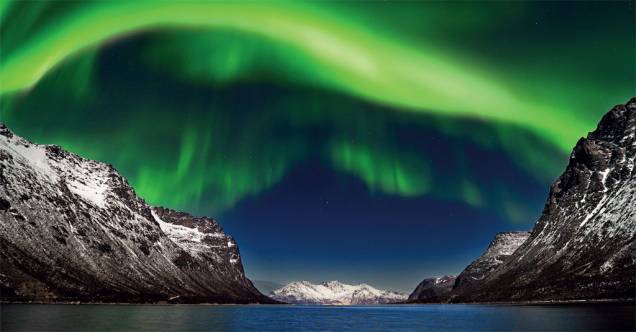 Cores impossíveis da aurora boreal nos céus de Tromsø, na Noruega