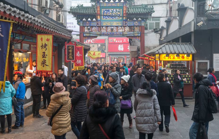 <strong>Avenida Wangfujing, <a href="http://viajeaqui.abril.com.br/cidades/china-pequim-beijing" rel="Pequim" target="_blank">Pequim</a></strong>        Há 700 anos essa rota já era usada para a troca e a venda de mercadorias. Com os anos, ela foi se tornando mais importante e hoje é um símbolo chinês, conhecida por vender comidas exóticas