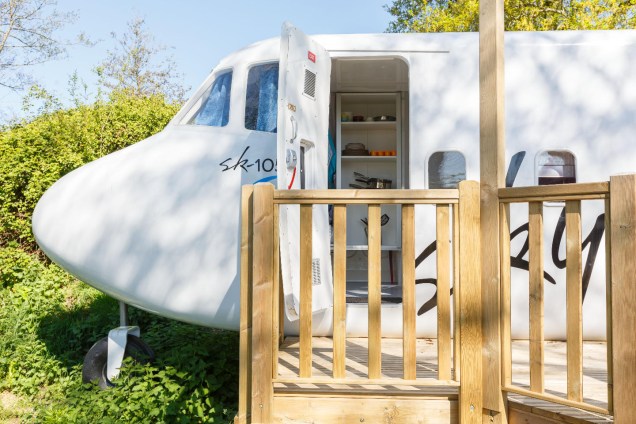 <a href="https://www.airbnb.com.br/rooms/2663673" rel="17. Camping Haut Village, França" target="_blank"><strong>17. Camping Haut Village, França</strong></a>Para quem procura uma experiência bastante inusitada, o que acha de hospedar-se em um avião?