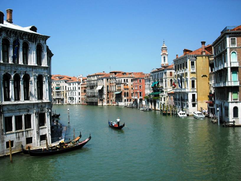 Gôndolas em <a href="http://viajeaqui.abril.com.br/cidades/italia-veneza" rel="Veneza" target="_blank">Veneza</a>, na <a href="http://viajeaqui.abril.com.br/paises/italia" rel="Itália" target="_blank">Itália</a>
