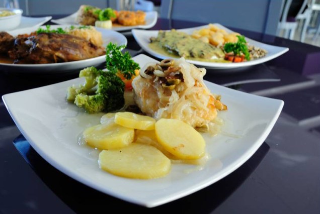 <a href="https://viajeaqui.abril.com.br/estabelecimentos/br-ce-fortaleza-restaurante-sobreiro" rel="Sobreiro"><strong>Sobreiro </strong></a>(em Papicu)<br /> <br /> Bacalhau a lagareiro, prato servido no restaurante Sobreiro, em Fortaleza <a href="https://viajeaqui.abril.com.br/estabelecimentos/br-ce-fortaleza-restaurante-sobreiro" rel="Sobreiro"><strong>Sobreiro </strong></a>(em Papicu)<br /> <br /> Bacalhau a lagareiro, prato servido no restaurante Sobreiro, em Fortaleza