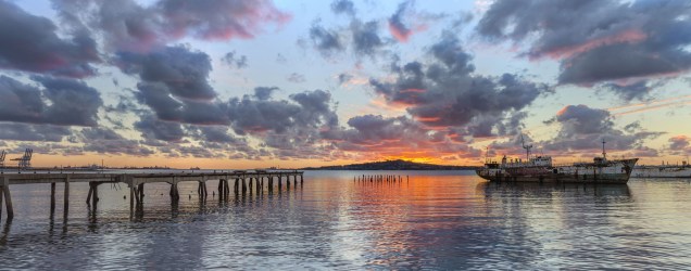 <em>Bahía de Montevideo</em>, de Eduardo Godín <em>Bahía de Montevideo</em>, de Eduardo Godín