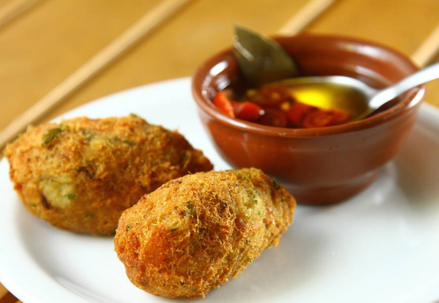 No português Quinta da XV, o bolinho de bacalhau (uma unidade) é a opção de entrada No português Quinta da XV, o bolinho de bacalhau (uma unidade) é a opção de entrada