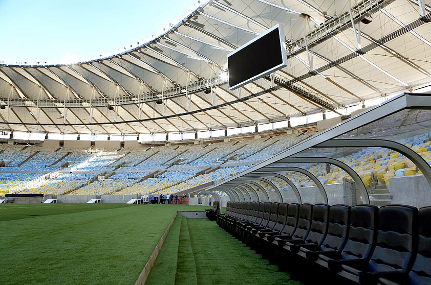 Depois de quase três anos de reformas para a Copa do Mundo, o Maracanã ficou mais sustentável: foram instalados mais de 1500 painéis de energia solar, além de dispositivos de reutilização da água da chuva