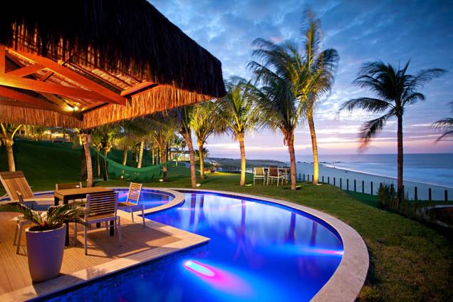 No Carmel Charme Resort, premiado como Novidade do Ano pelo GUIA QUATRO RODAS 2012, os bangalôs têm jacuzzi e piscina privativa No Carmel Charme Resort, premiado como Novidade do Ano pelo GUIA QUATRO RODAS 2012, os bangalôs têm jacuzzi e piscina privativa