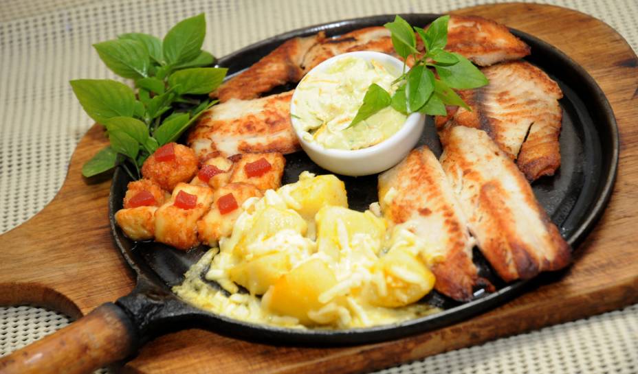 O Filé de Tilápia Romeu e Julieta, do <strong>Bar do Betão</strong>, em <strong><a href="https://viajeaqui.abril.com.br/cidades/br-mg-uberlandia" rel="Uberlândia" target="_blank">Uberlândia</a> <a href="https://viajeaqui.abril.com.br/estados/br-minas-gerais" rel="(MG)" target="_blank">(MG)</a></strong>, vai servir até 29 de abril, no concurso <strong>Comida di Buteco</strong>, a porção tilápia na chapa, queijo minas, goiabada, batata assada e molho. <em>Av. João Pinheiro, 263, Centro, (34) 3236-9130, 2ª/dom 16h30/1h30.</em> O Filé de Tilápia Romeu e Julieta, do <strong>Bar do Betão</strong>, em <strong><a href="https://viajeaqui.abril.com.br/cidades/br-mg-uberlandia" rel="Uberlândia" target="_blank">Uberlândia</a> <a href="https://viajeaqui.abril.com.br/estados/br-minas-gerais" rel="(MG)" target="_blank">(MG)</a></strong>, vai servir até 29 de abril, no concurso <strong>Comida di Buteco</strong>, a porção tilápia na chapa, queijo minas, goiabada, batata assada e molho. <em>Av. João Pinheiro, 263, Centro, (34) 3236-9130, 2ª/dom 16h30/1h30.</em>