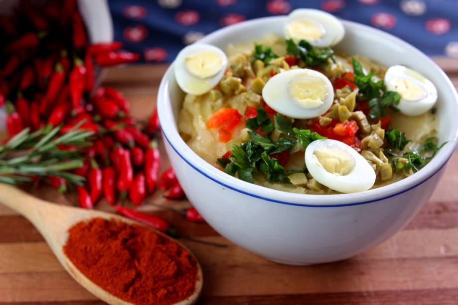 <strong>Bar do Magrão</strong>O tira-gosto concorrente no Comida di Buteco é o <strong>Escondidinho de Bacalhau</strong> - bacalhau refogado, purê de batata, salpicado com azeitona e pimentas. <br /><strong>Onde:</strong> Rua Agostinho Gomes, 2988/2996, Ipiranga – Tel. (11) 2061-6649<br /><strong>Horário de funcionamento: </strong>terça a sexta, das 17h à 0h. Sábado, das 12h à 0h. Domingo, das 12h às 22h. <strong>Bar do Magrão</strong>O tira-gosto concorrente no Comida di Buteco é o <strong>Escondidinho de Bacalhau</strong> - bacalhau refogado, purê de batata, salpicado com azeitona e pimentas. <br /><strong>Onde:</strong> Rua Agostinho Gomes, 2988/2996, Ipiranga – Tel. (11) 2061-6649<br /><strong>Horário de funcionamento: </strong>terça a sexta, das 17h à 0h. Sábado, das 12h à 0h. Domingo, das 12h às 22h.