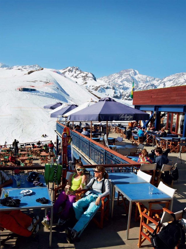 O bar Terrace, em Valle Nevado, onde português é língua franca